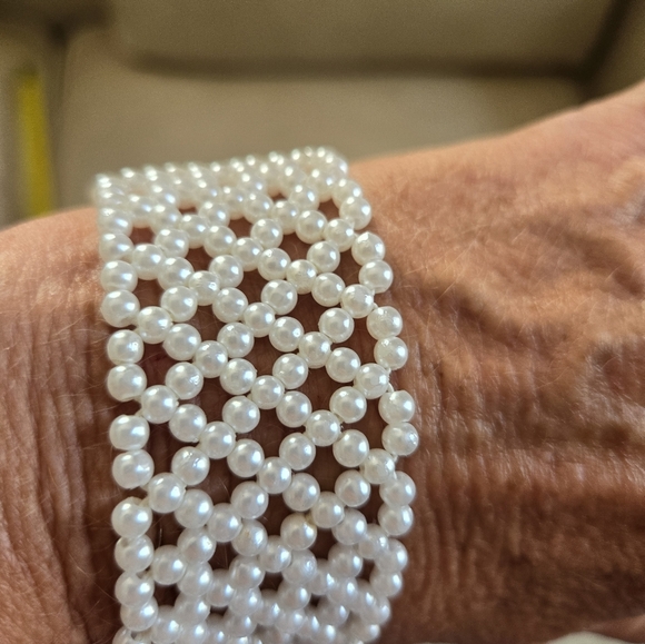 Beaded faux pearl stretch bracelet One size  White Lace Look Bangle Stackking - Picture 1 of 8